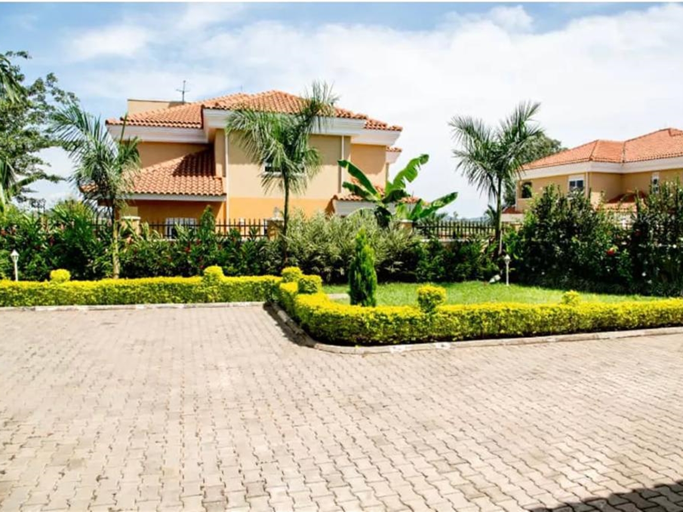 4 bedroom Storeyed house for rent in Munyonyo Waki...