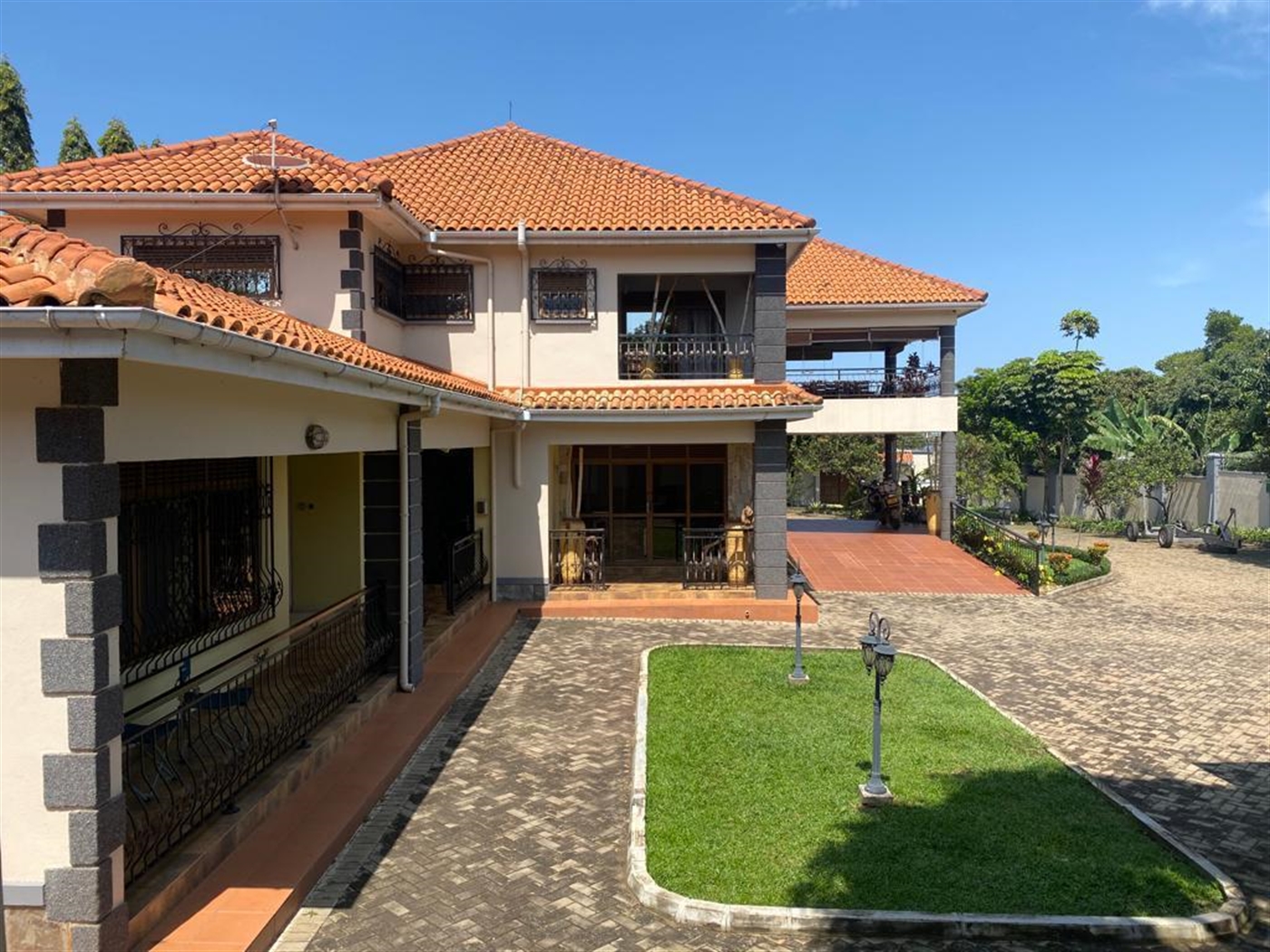 7 bedroom Storeyed house for sale in Entebbe Wakiso Uganda
