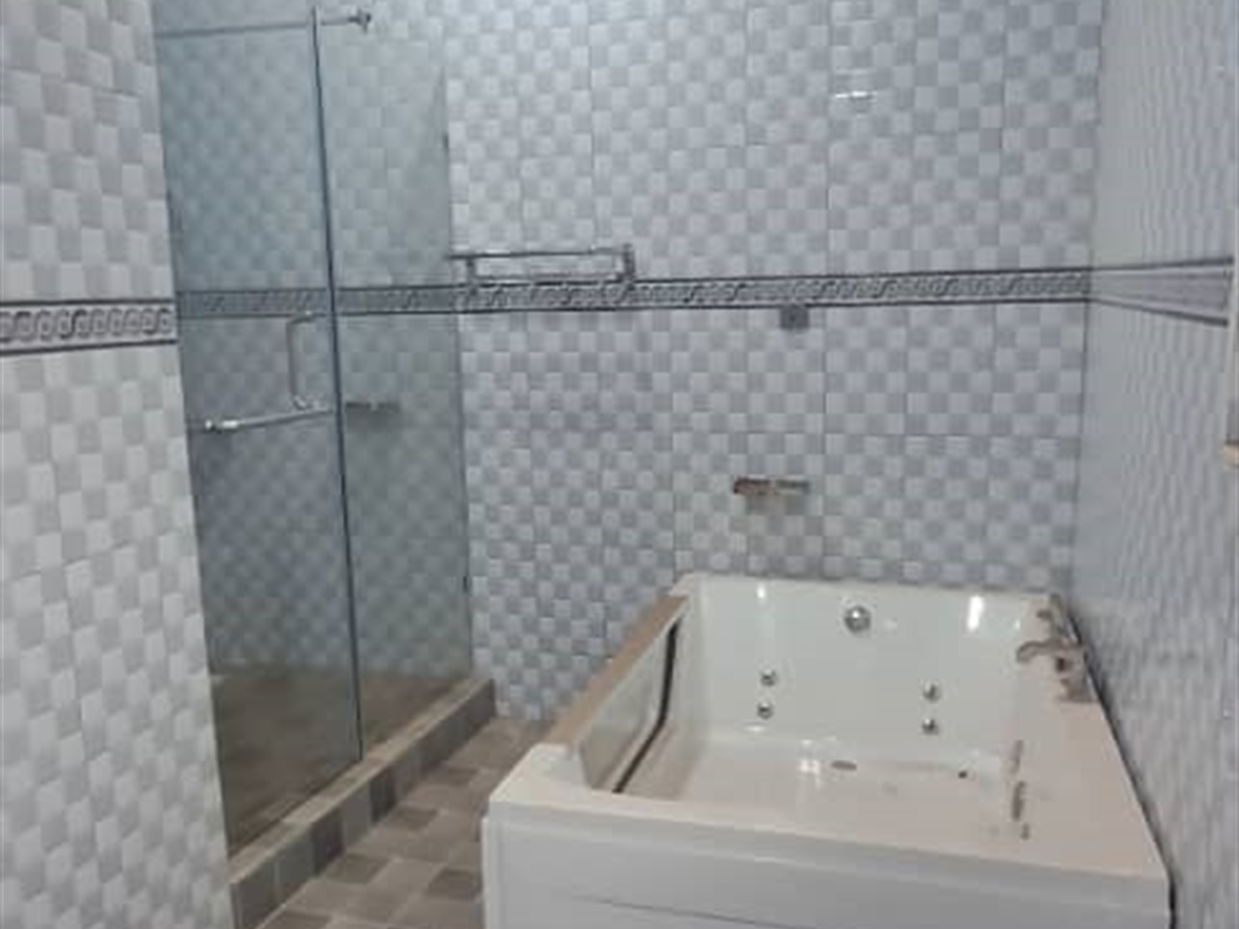 5 bedroom Storeyed house for rent in Kitende Wakiso Uganda