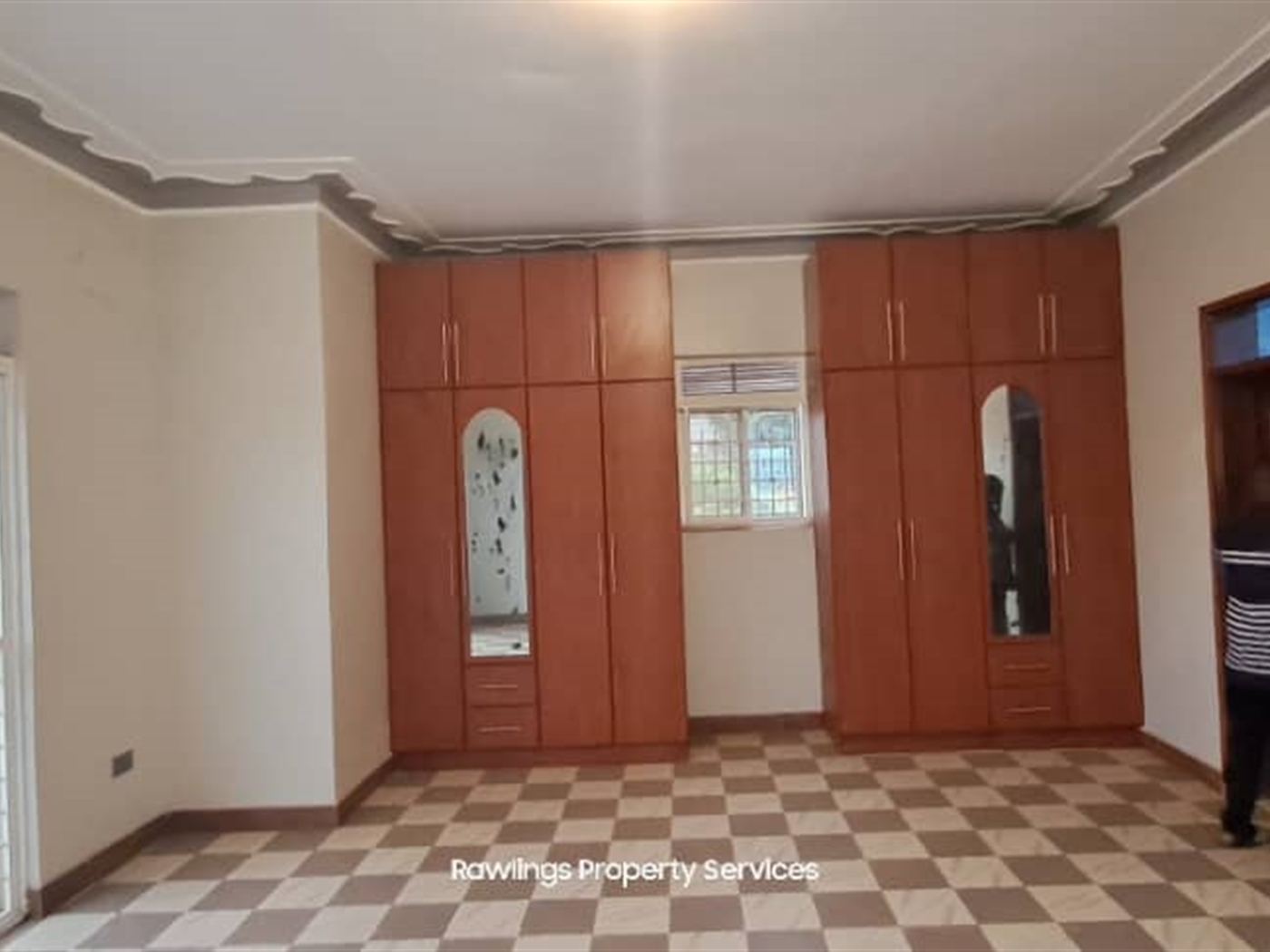 5 bedroom Storeyed house for rent in Kitende Wakiso Uganda