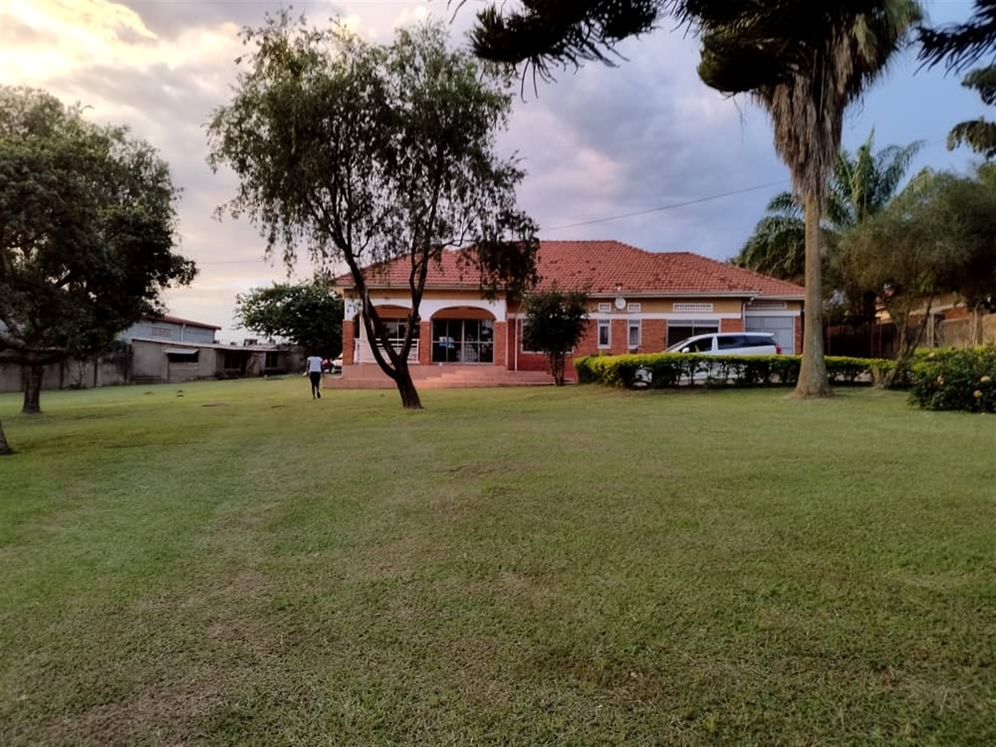 6 bedroom Bungalow for sale in Bweyogerere Wakiso Uganda