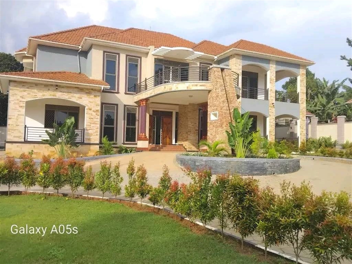 7 bedroom Bungalow for sale in Nakweelo Wakiso Uganda