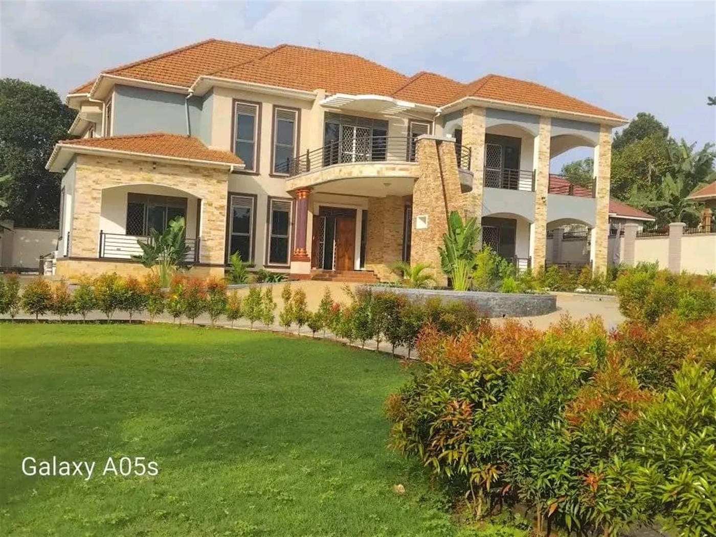 7 bedroom Bungalow for sale in Nakweelo Wakiso Uganda