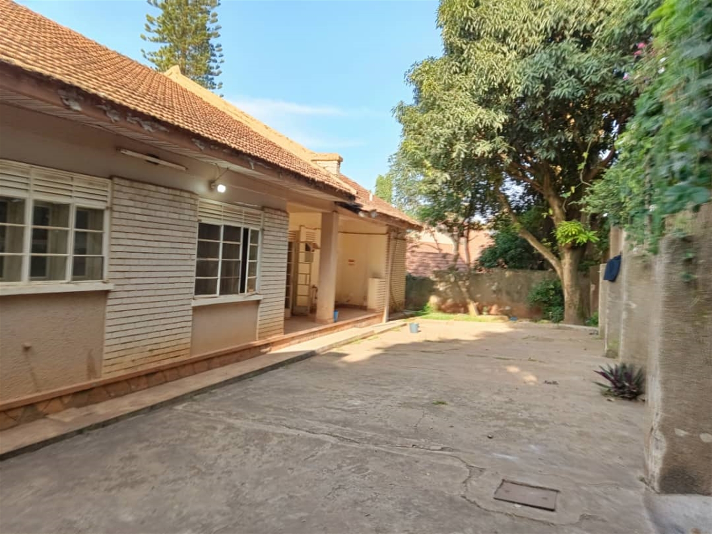 4 bedroom Bungalow for sale in Naguru Kampala Uganda