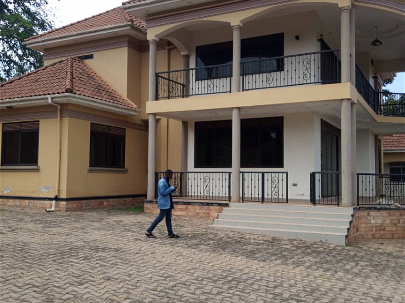 4 bedroom Bungalow for sale in Kigo Wakiso Uganda