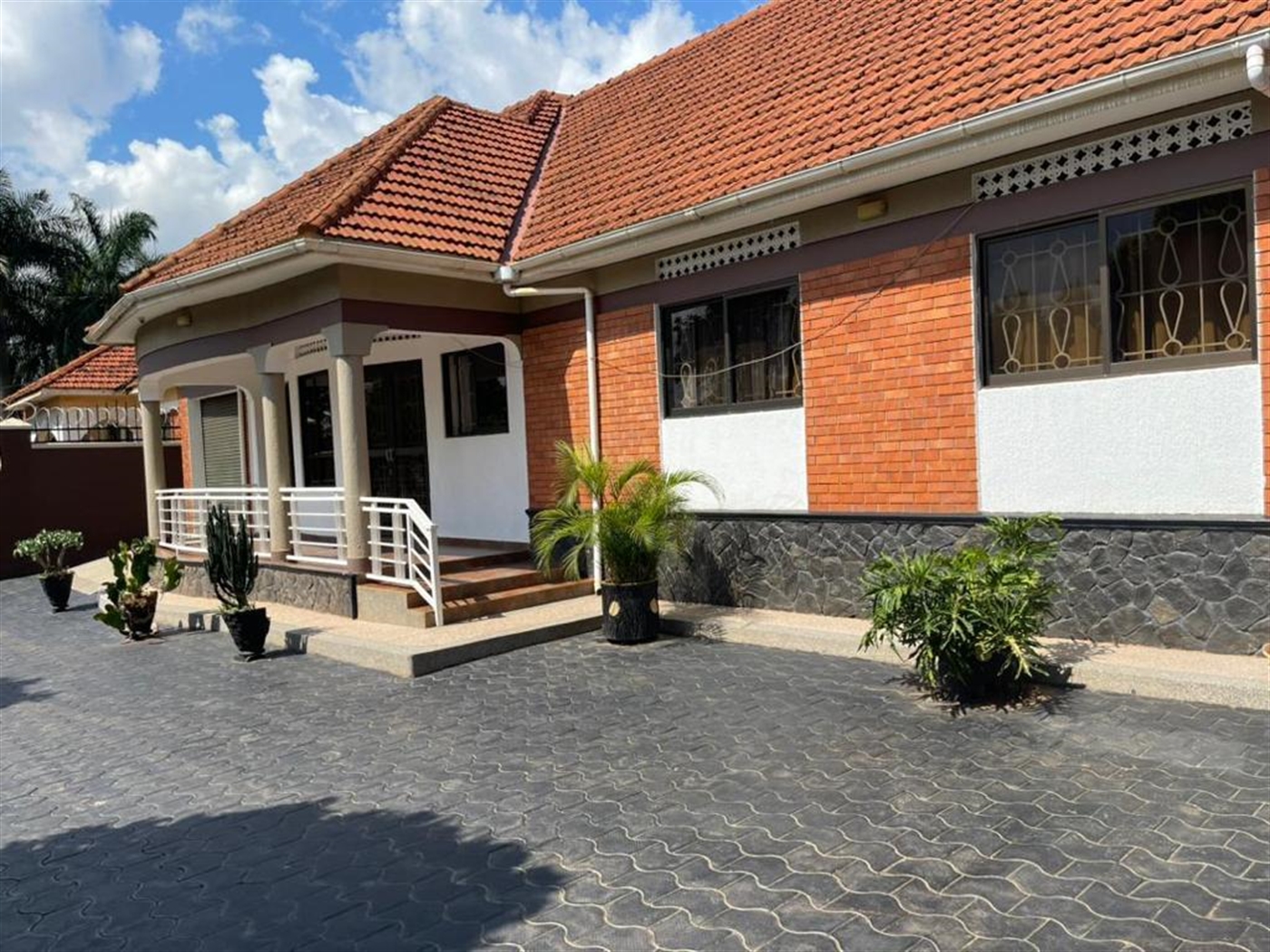 5 bedroom Bungalow for sale in Naalya Wakiso Uganda