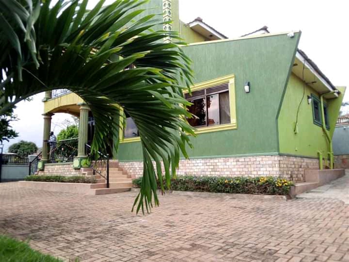4 bedroom Storeyed house for rent in Kigo Wakiso Uganda