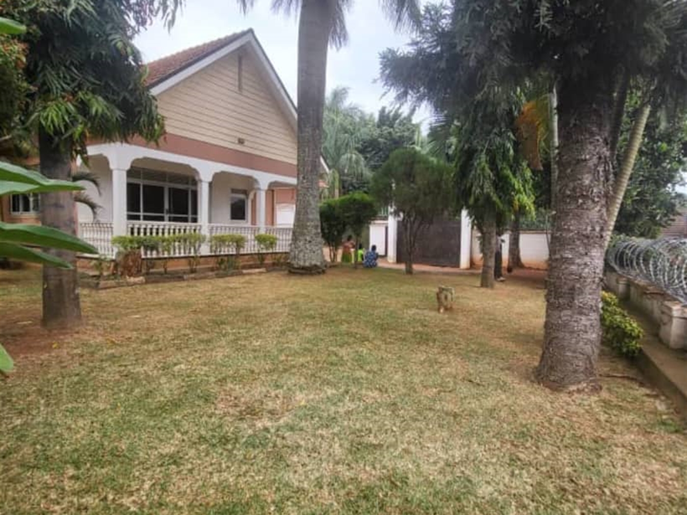 3 bedroom Bungalow for sale in Muyenga Kampala Uga...