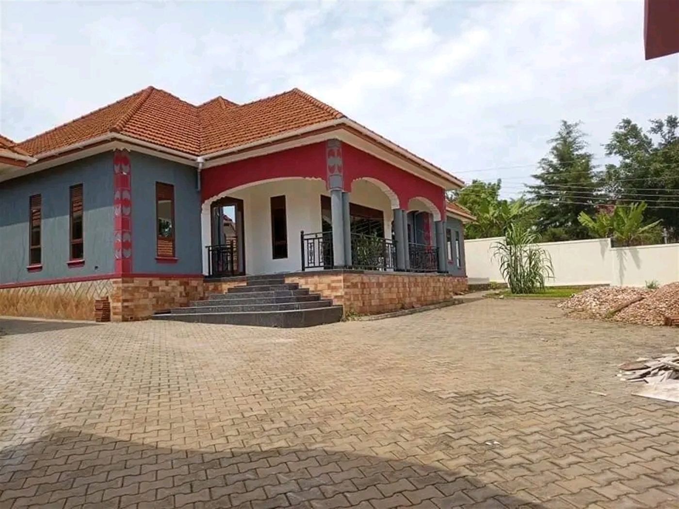 4 bedroom Bungalow for sale in Mutungo Kampala Uganda