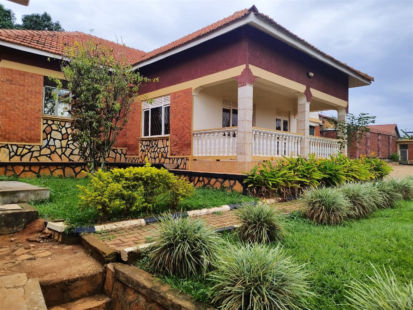 5 bedroom Bungalow for sale in Mbuya Kampala Uganda