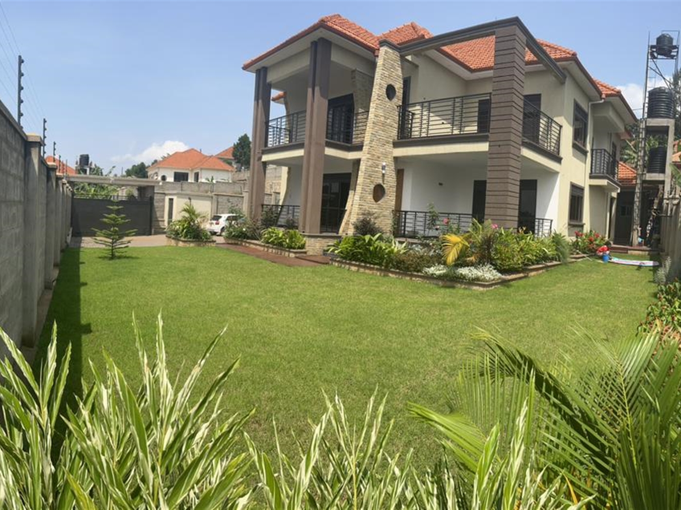 4 bedroom Storeyed house for rent in Katale Wakiso Uganda,