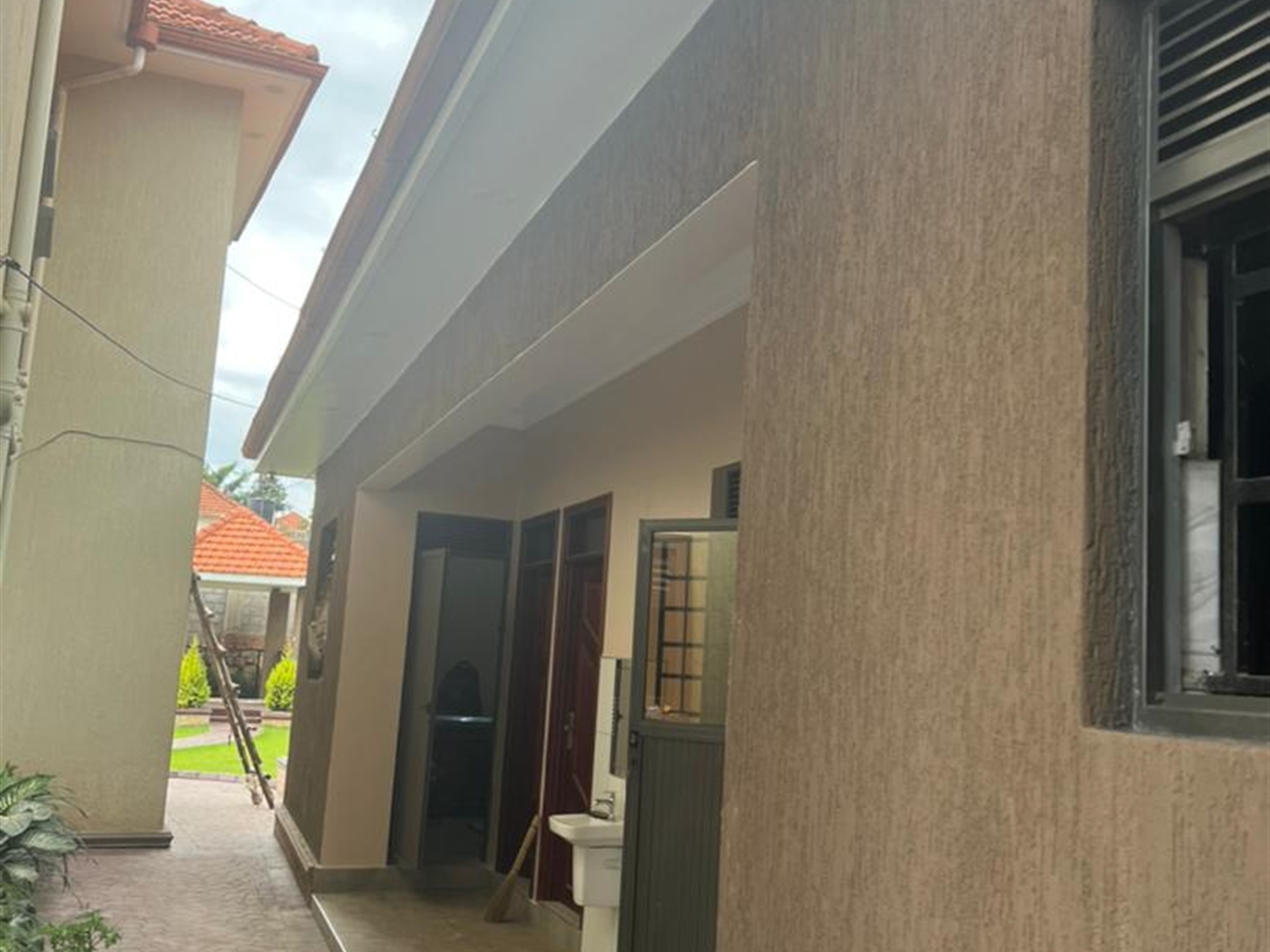 4 bedroom Storeyed house for rent in Katale Wakiso Uganda,