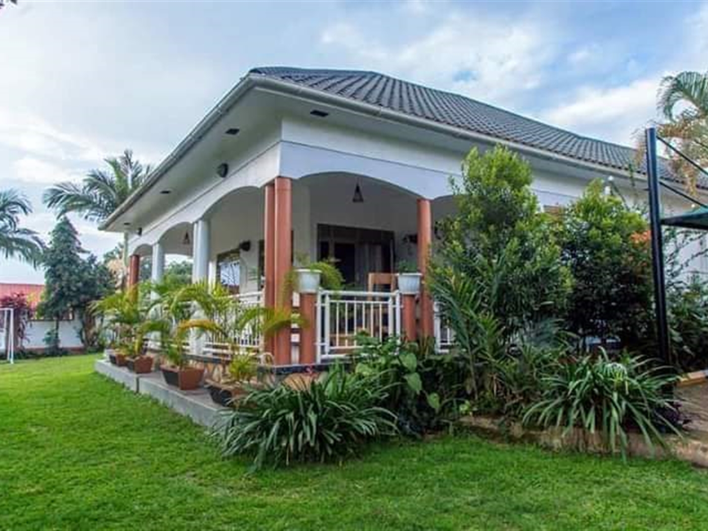 6 bedroom Bungalow for sale in Matugga Wakiso Uganda