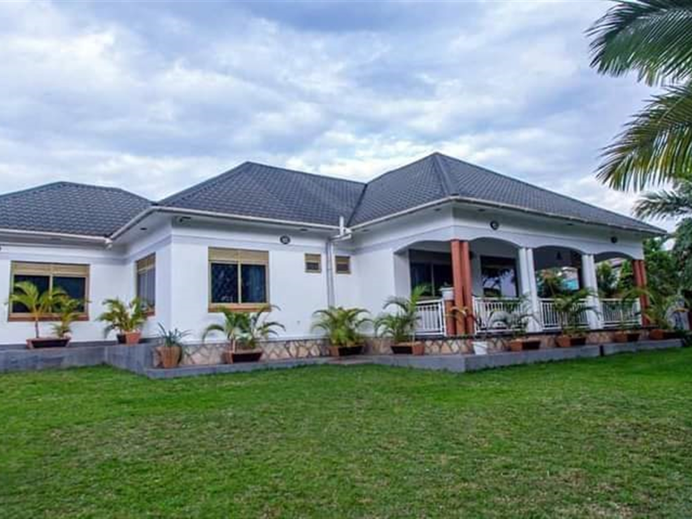 6 bedroom Bungalow for sale in Matugga Wakiso Uganda