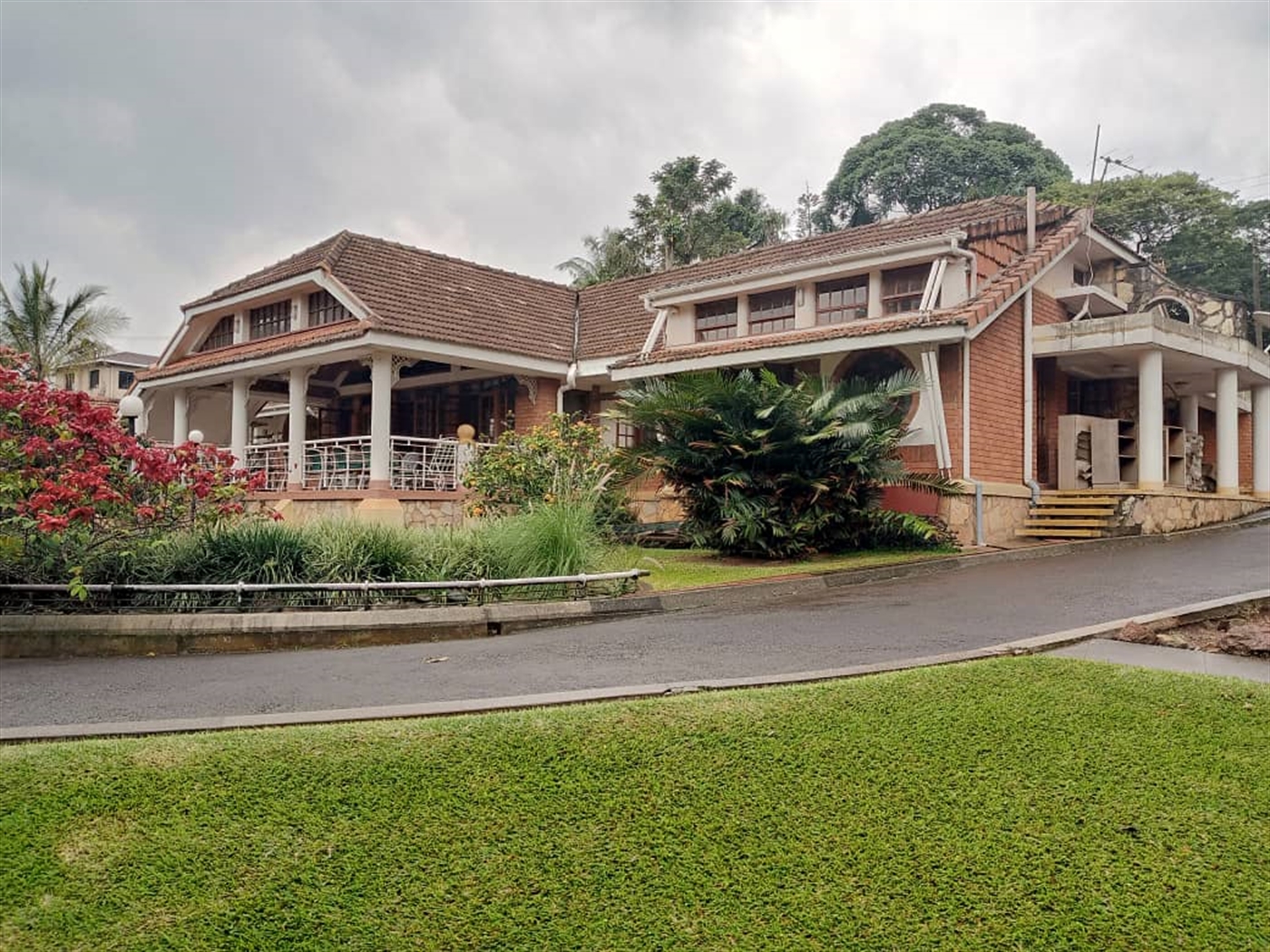 5 bedroom Bungalow for sale in Kololo Kampala Uganda