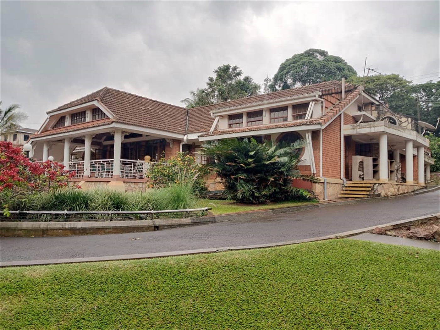 5 bedroom Bungalow for sale in Kololo Kampala Uganda