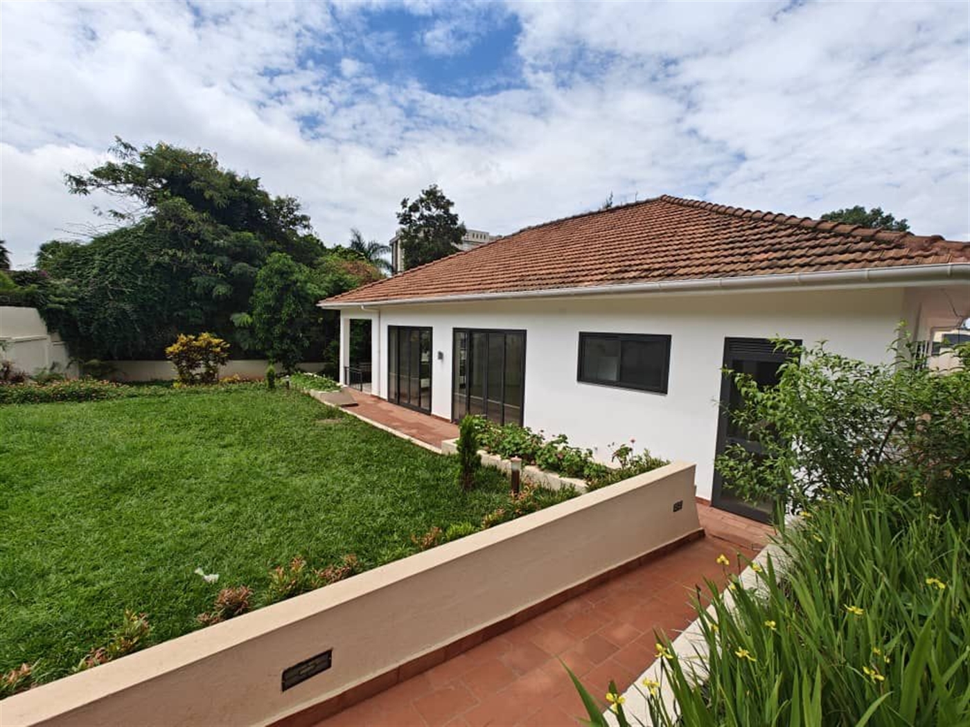 6 bedroom Bungalow for sale in Kololo Kampala Uganda
