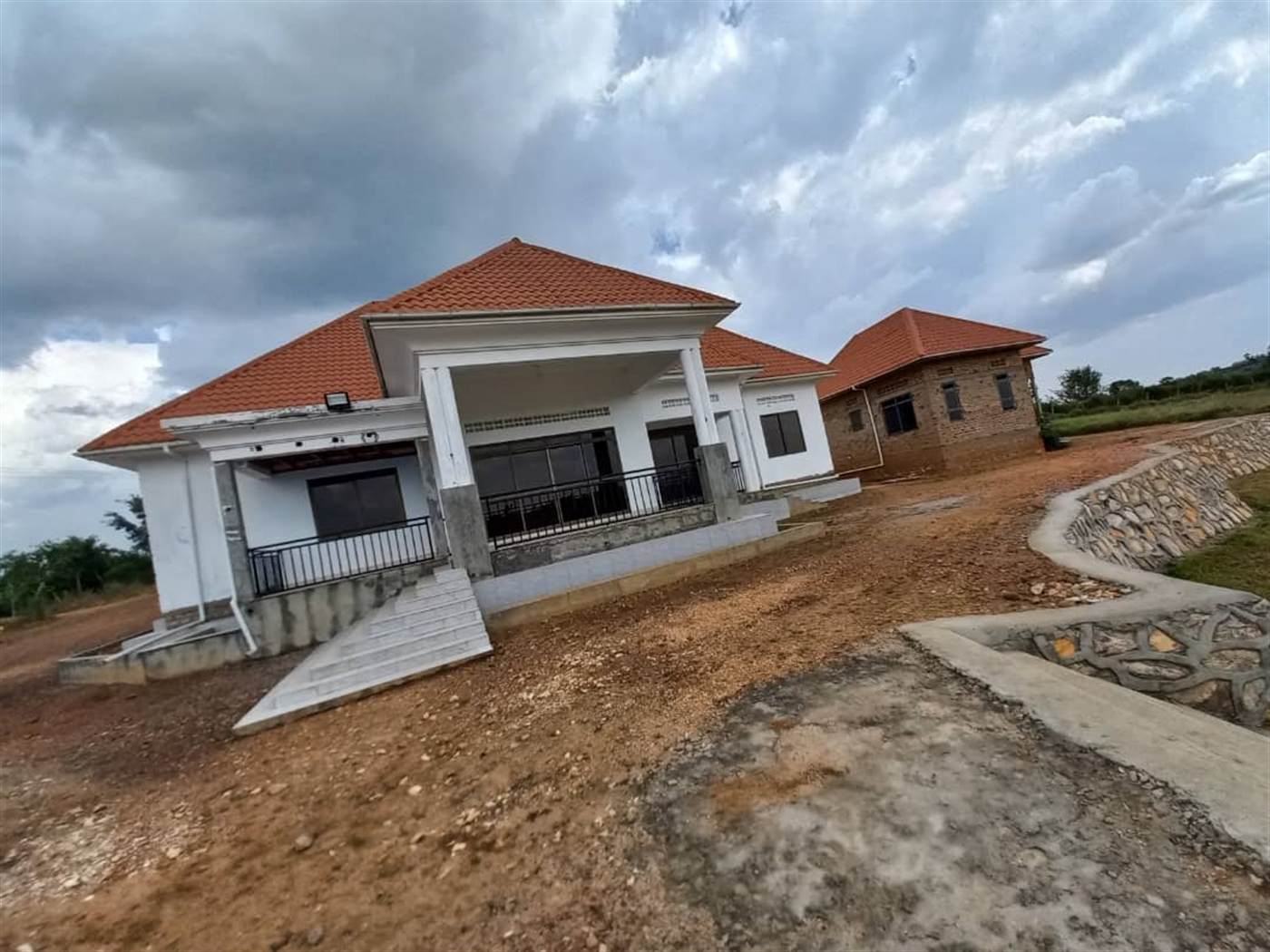 5 bedroom Bungalow for sale in Ibandambarara Mbara...