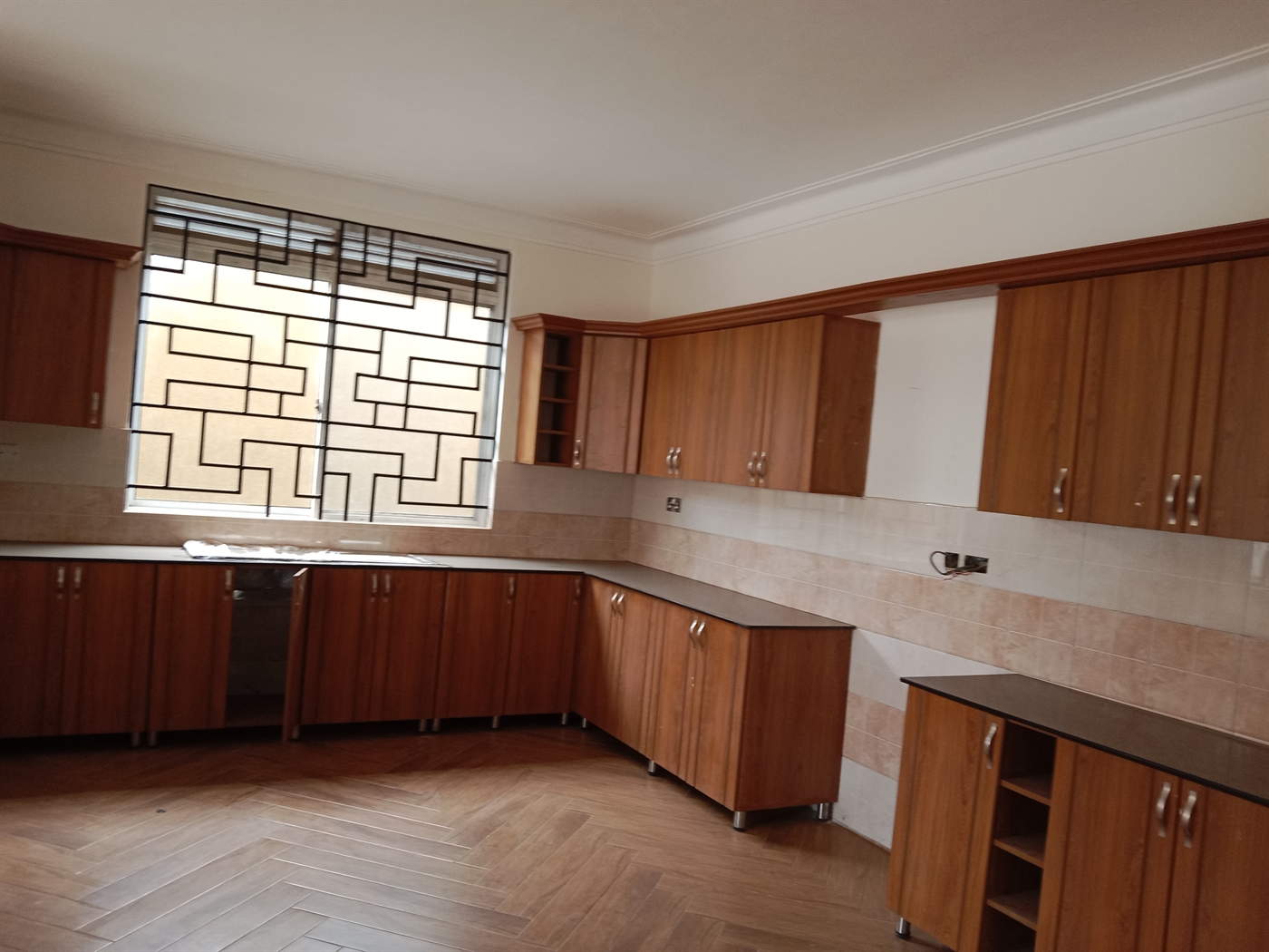 6 bedroom Mansion for sale in Kira Wakiso Uganda