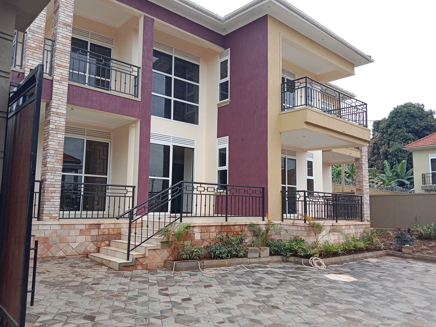 6 bedroom Mansion for sale in Kira Wakiso Uganda