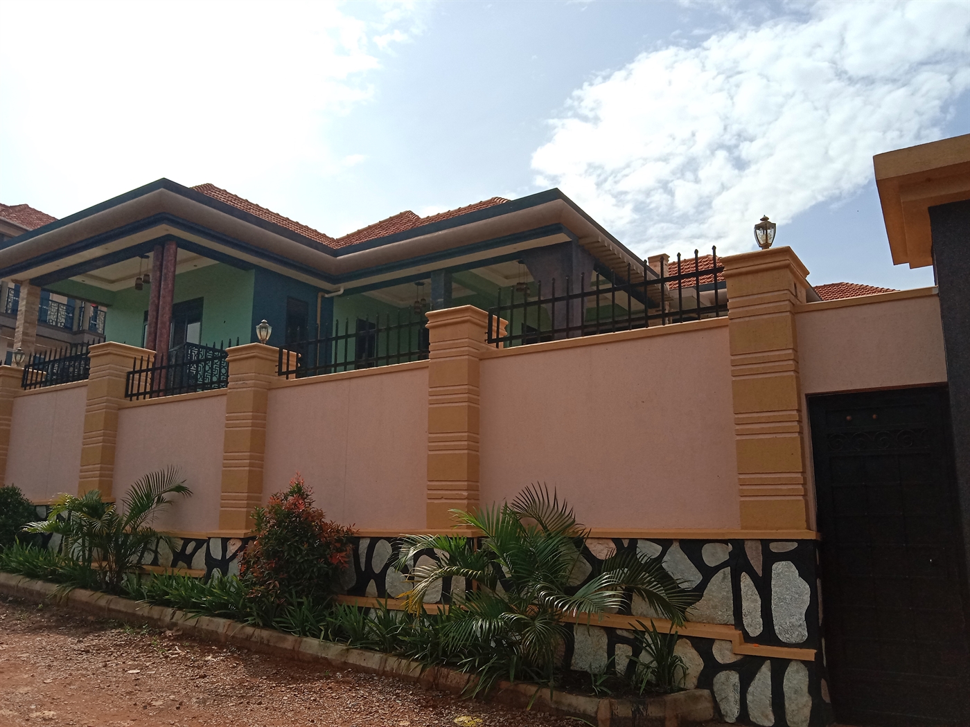 6 bedroom Mansion for sale in Kira Wakiso Uganda