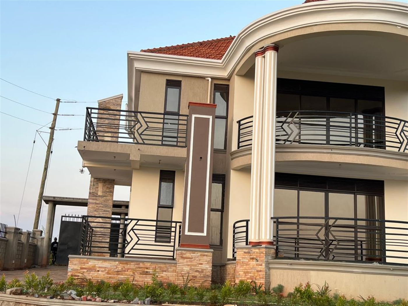 6 bedroom Mansion for sale in Bwebajja Wakiso Uganda