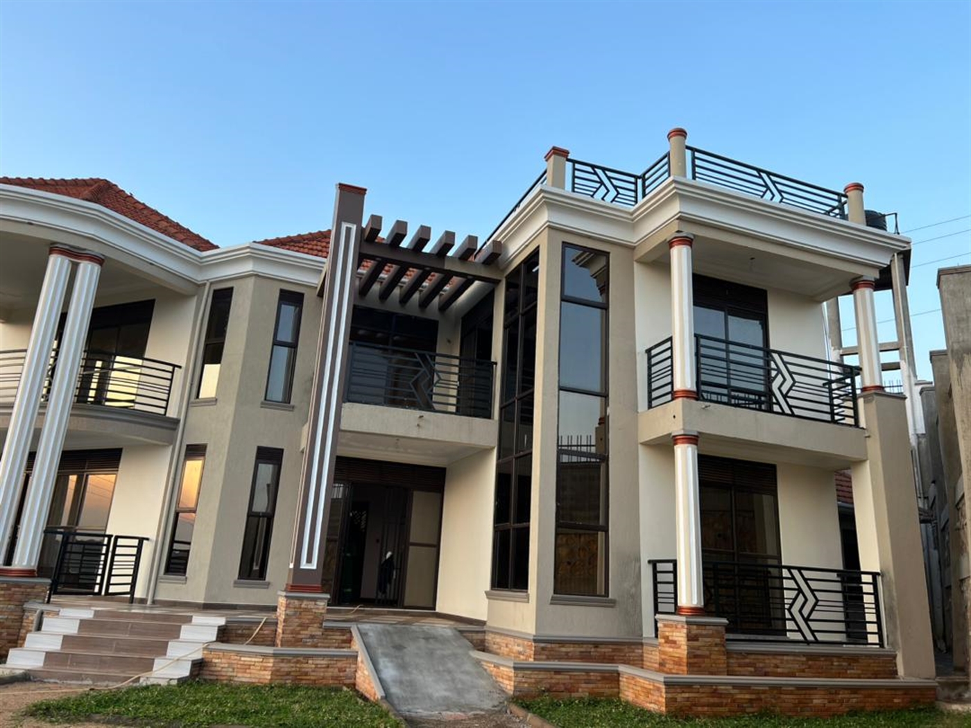 6 bedroom Mansion for sale in Bwebajja Wakiso Uganda