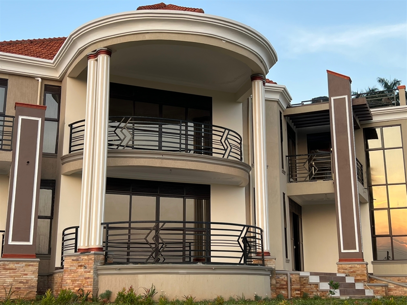 6 bedroom Mansion for sale in Bwebajja Wakiso Uganda