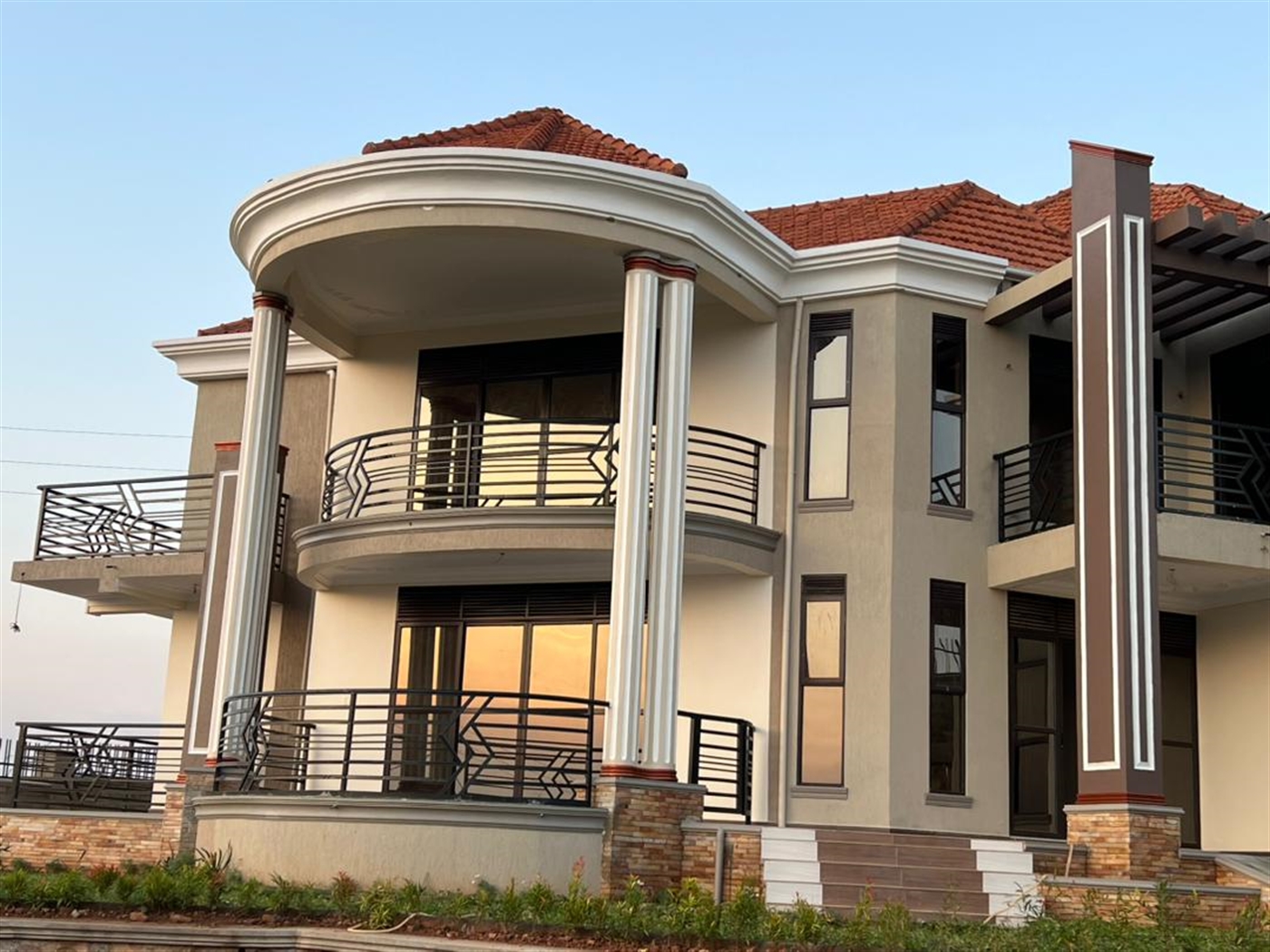 6 bedroom Mansion for sale in Bwebajja Wakiso Uganda