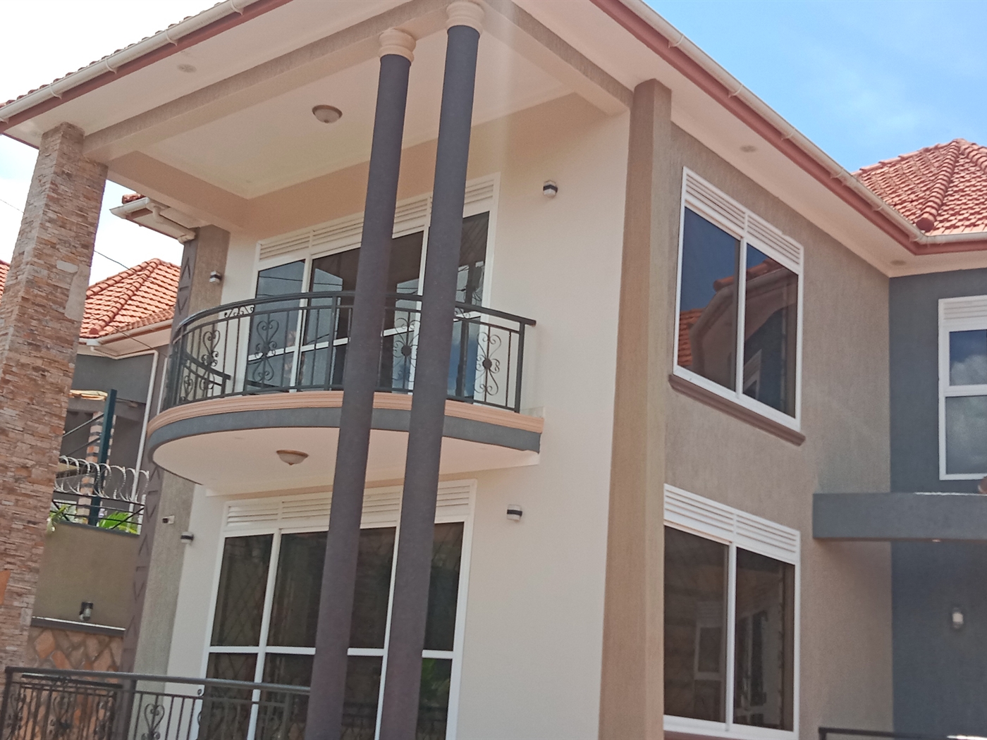 7 bedroom Mansion for sale in Akright Wakiso Uganda