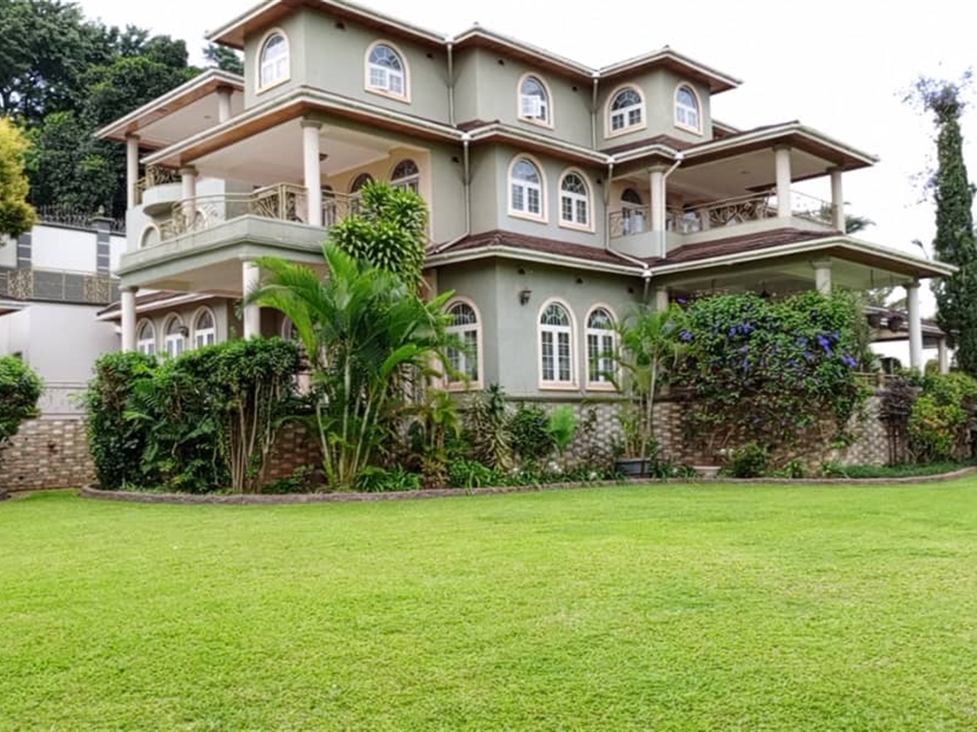 7 bedroom Mansion for sale in Mbuya Kampala Uganda