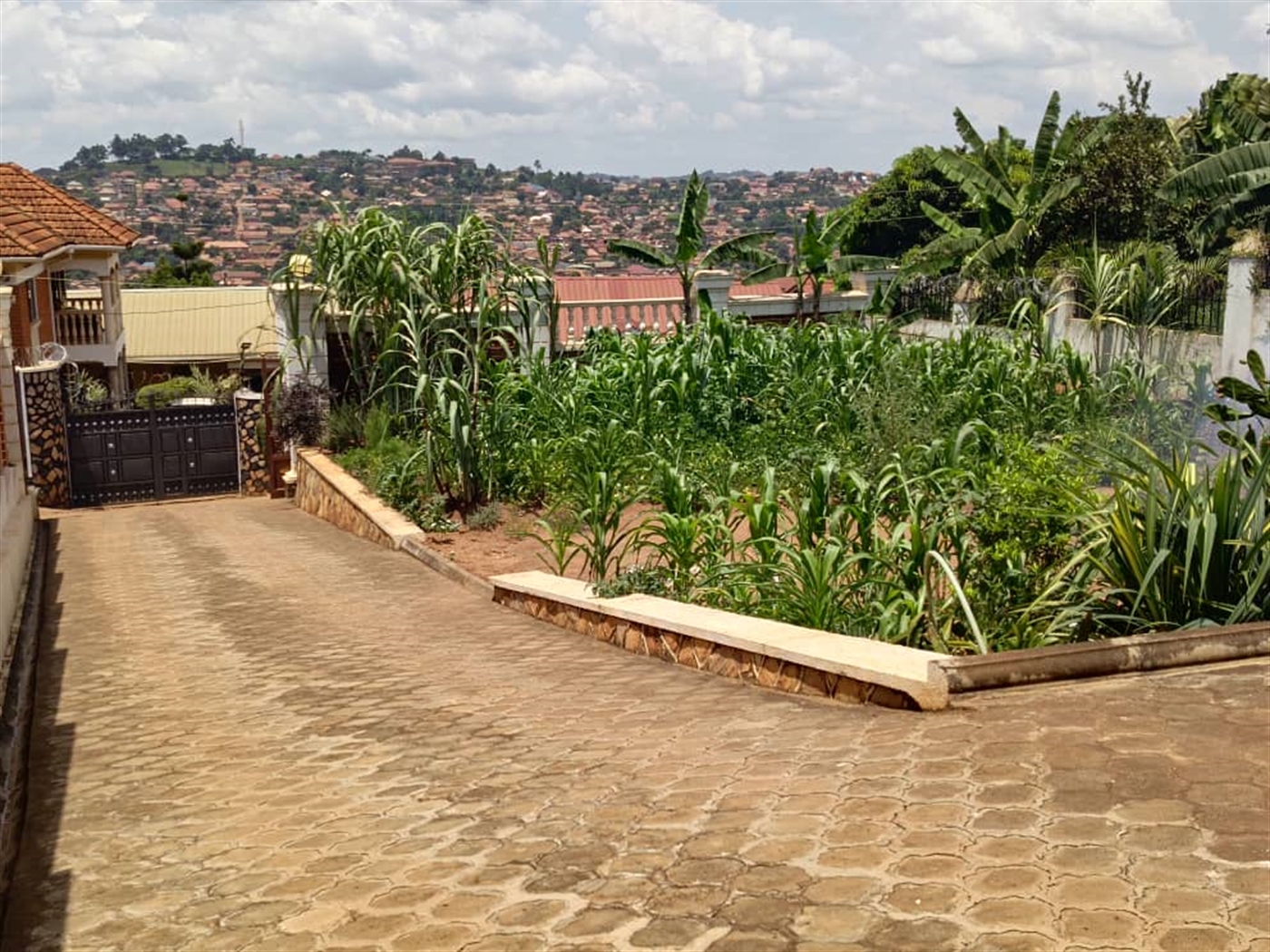 5 bedroom Mansion for sale in Makindye Kampala Uganda