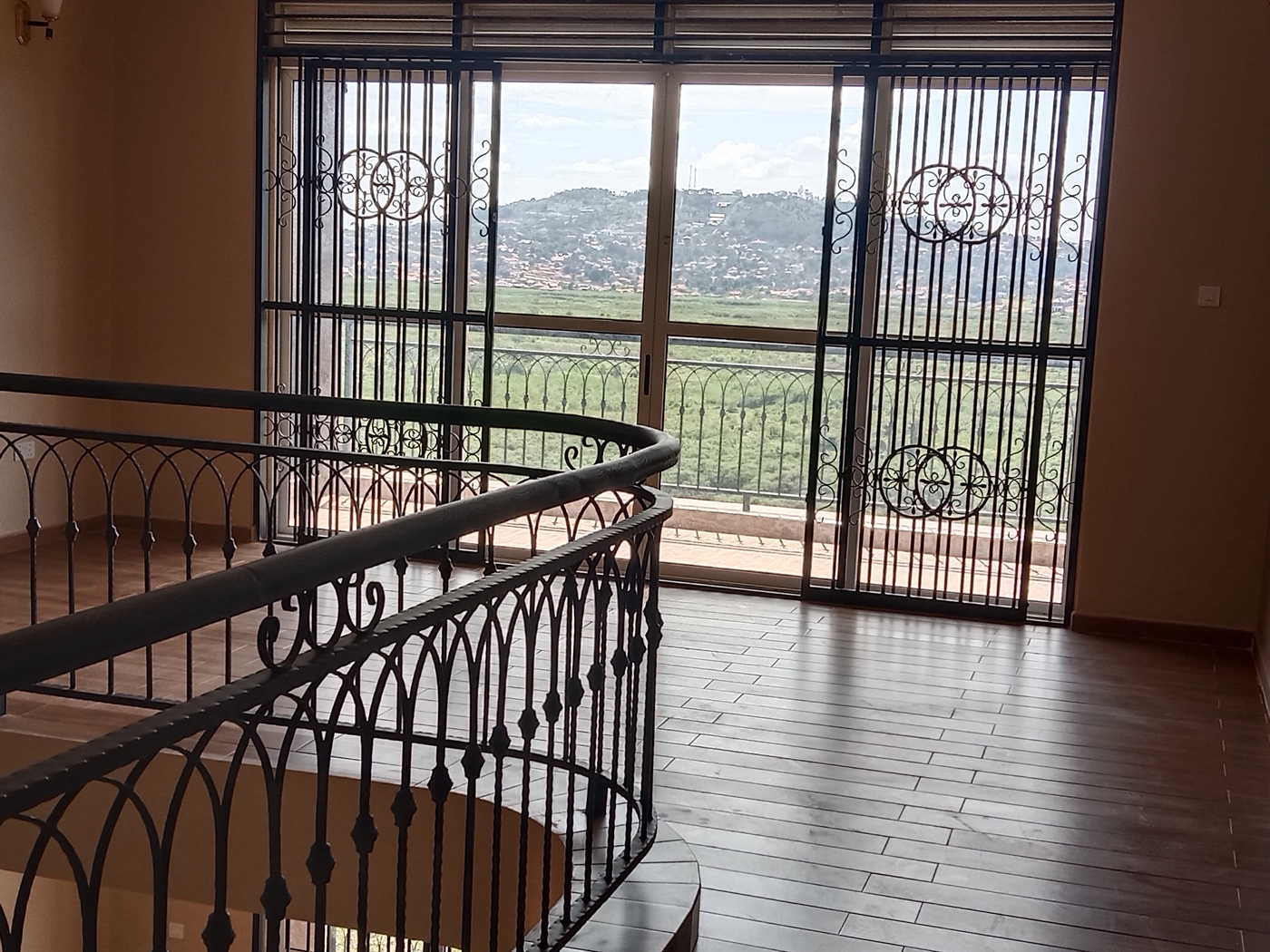 6 bedroom Storeyed house for sale in Munyonyo Kampala Uganda