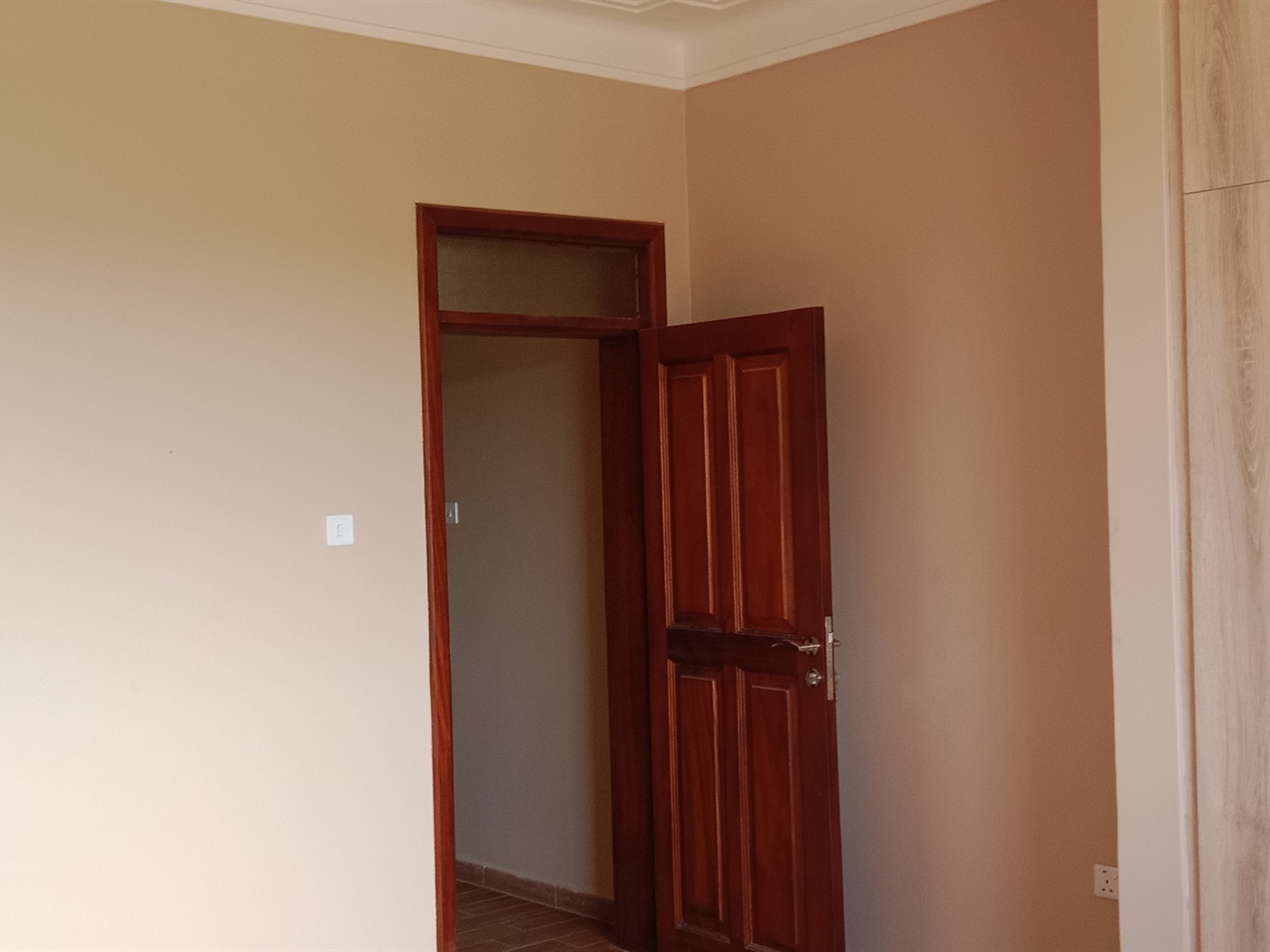 6 bedroom Storeyed house for sale in Munyonyo Kampala Uganda
