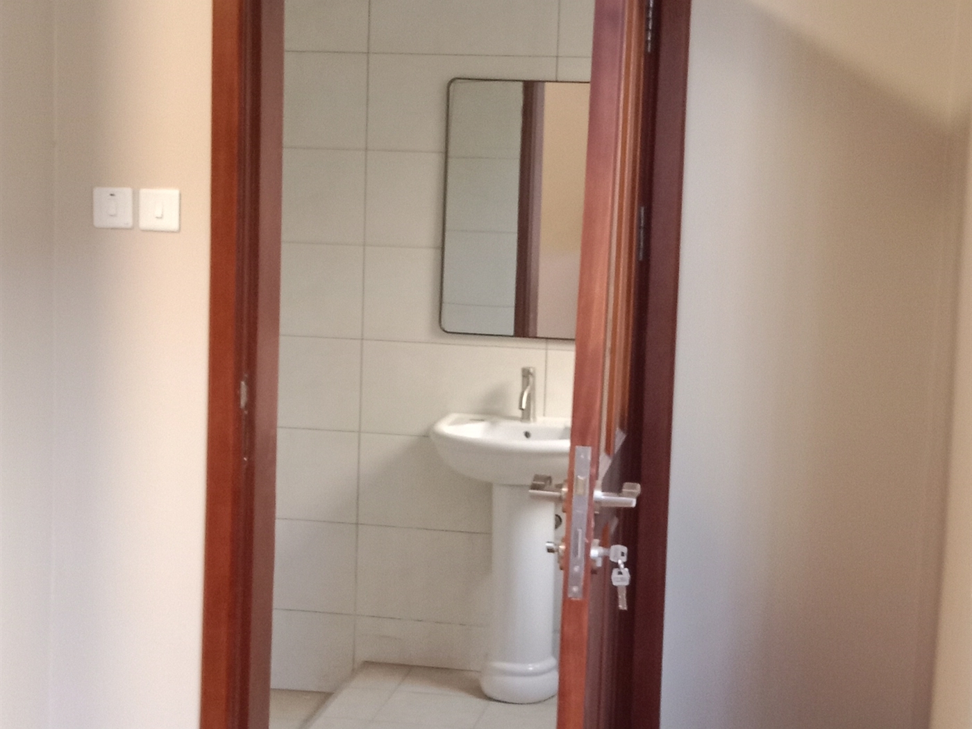 6 bedroom Storeyed house for sale in Munyonyo Kampala Uganda
