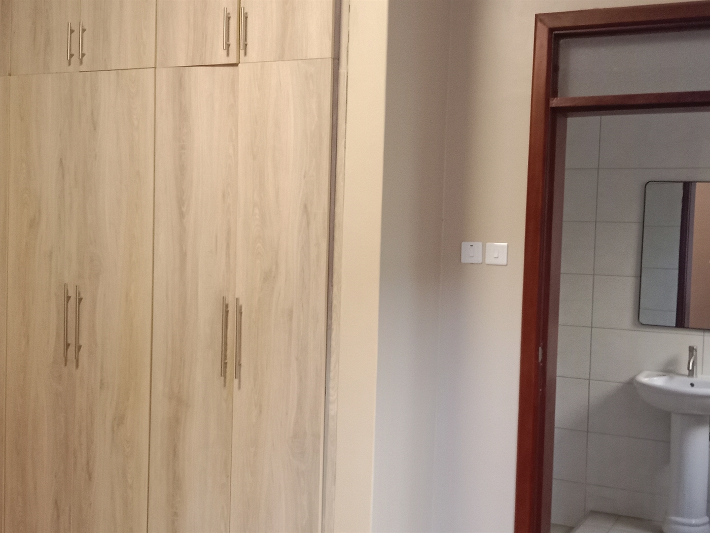 6 bedroom Storeyed house for sale in Munyonyo Kampala Uganda