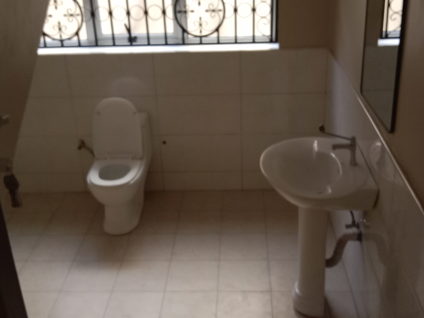 6 bedroom Storeyed house for sale in Munyonyo Kampala Uganda