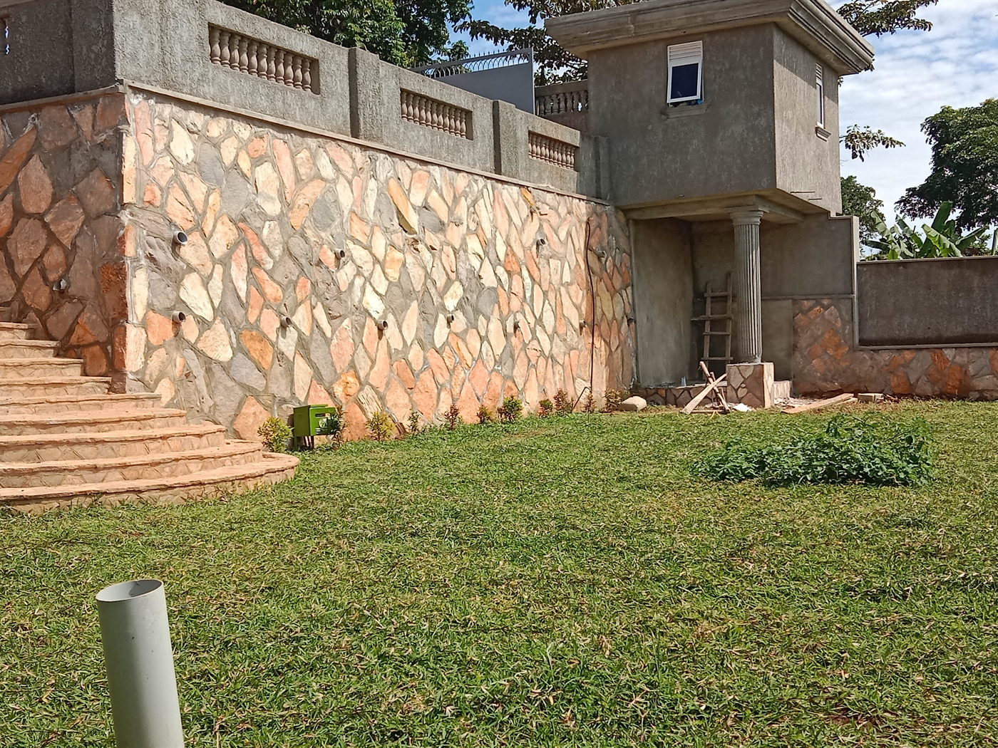 6 bedroom Storeyed house for sale in Munyonyo Kampala Uganda