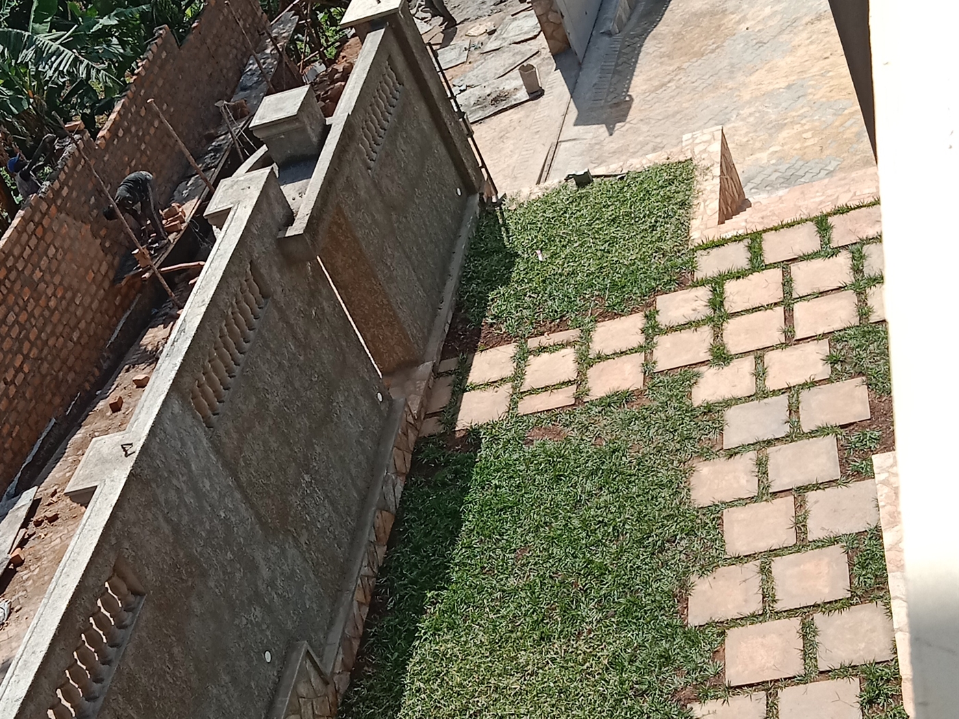 6 bedroom Storeyed house for sale in Munyonyo Kampala Uganda