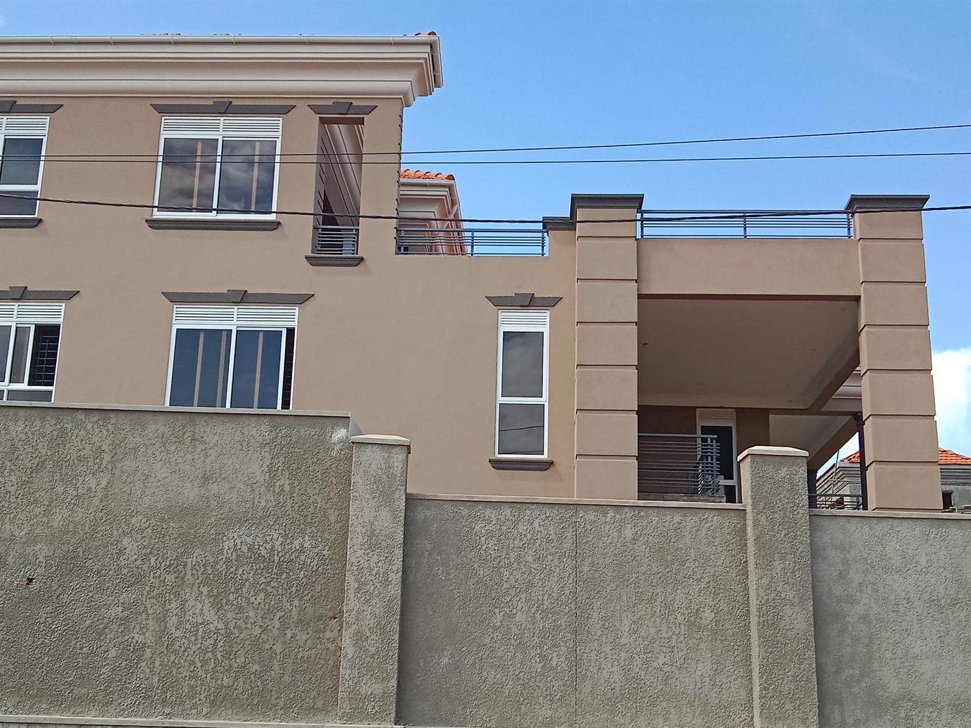 6 bedroom Storeyed house for sale in Munyonyo Kampala Uganda