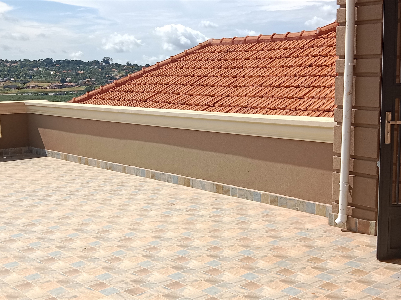 6 bedroom Storeyed house for sale in Munyonyo Kampala Uganda