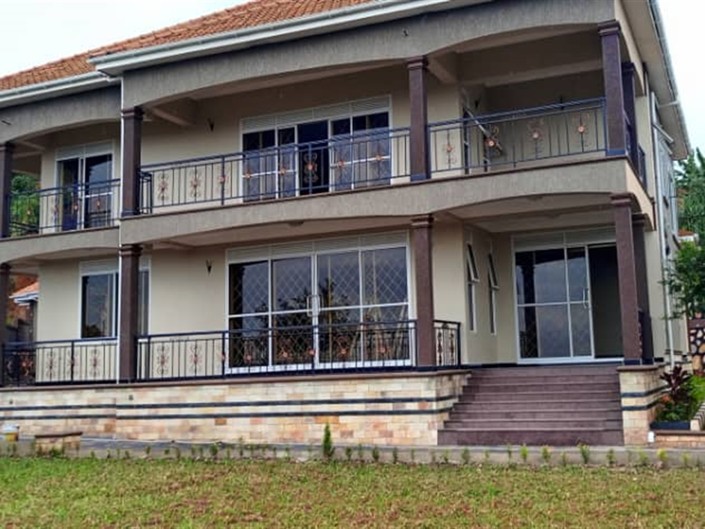 6 bedroom Storeyed house for sale in Bwebajja Wakiso Uganda