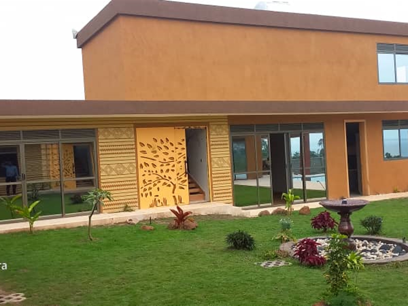 6 bedroom Storeyed house for sale in Kigo Wakiso U...