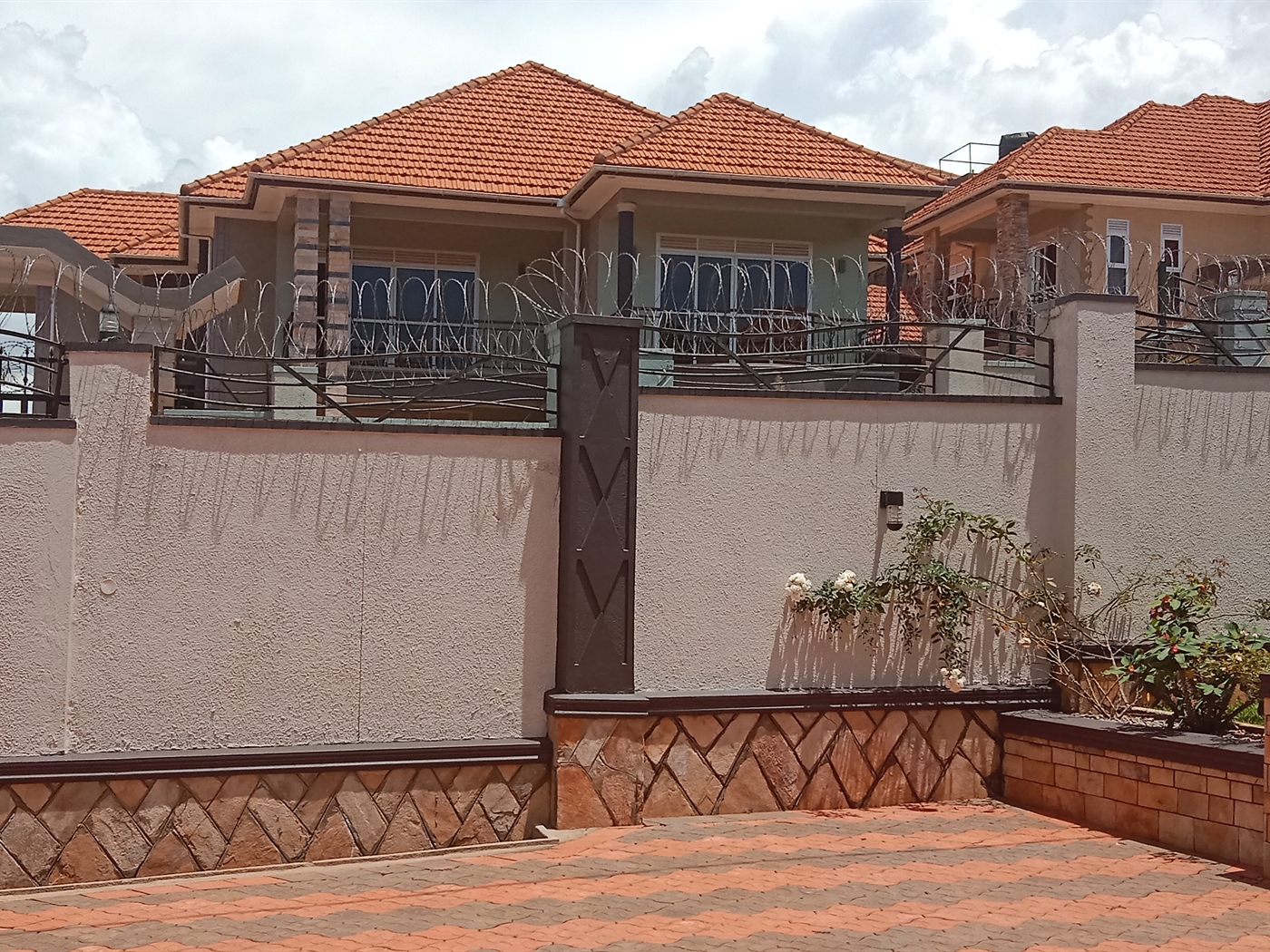  5 bedroom Storeyed house for sale in Akright Wakiso Uganda