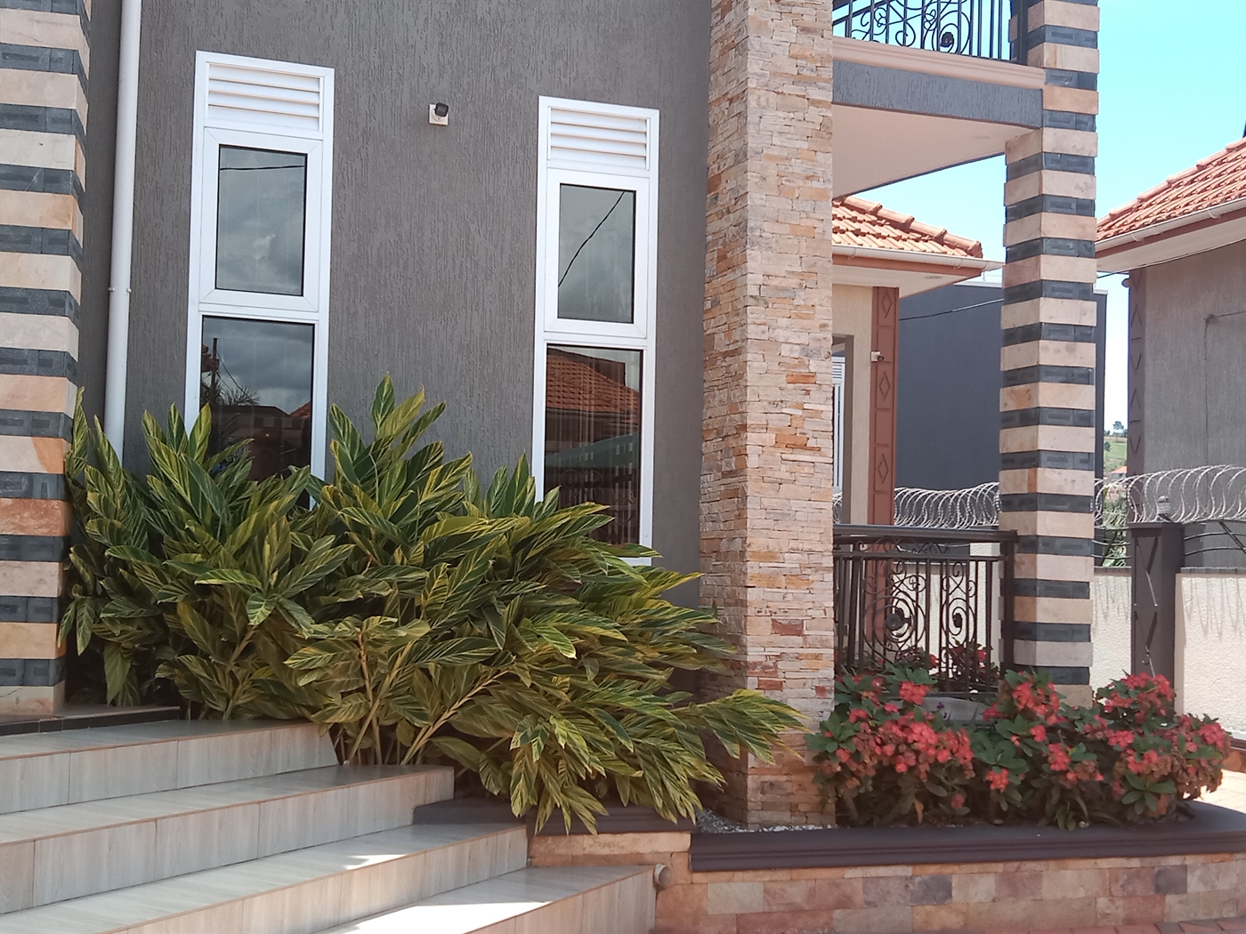  5 bedroom Storeyed house for sale in Akright Wakiso Uganda