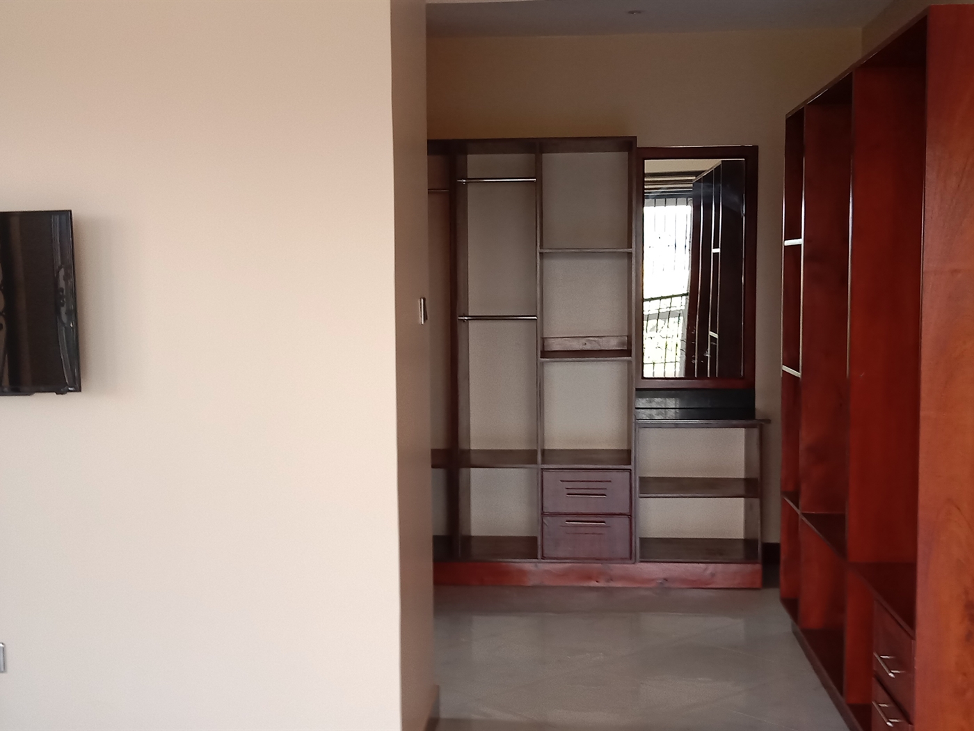 5 bedroom Storeyed house for sale in Munyonyo Kampala Uganda