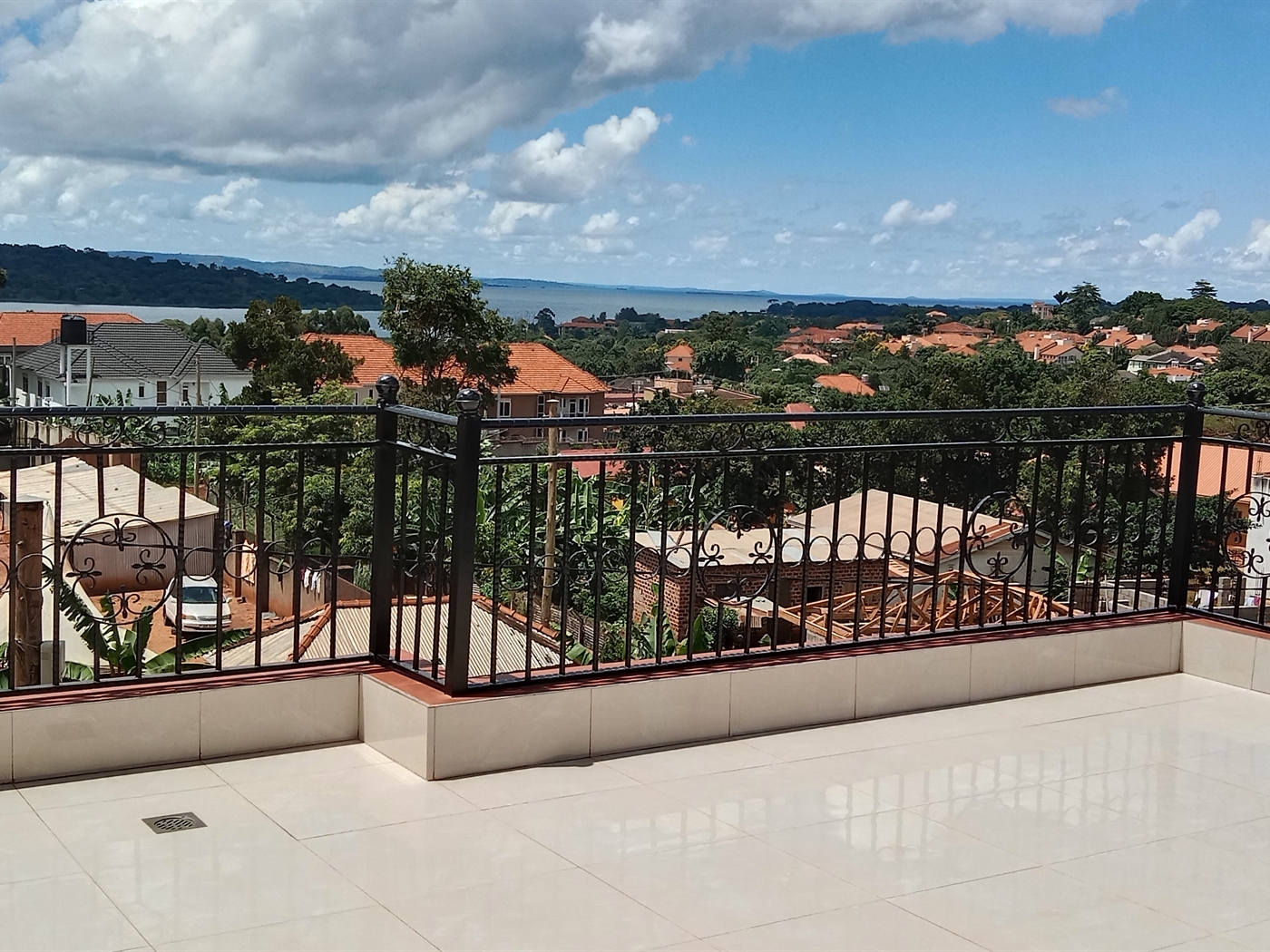 5 bedroom Storeyed house for sale in Munyonyo Kampala Uganda