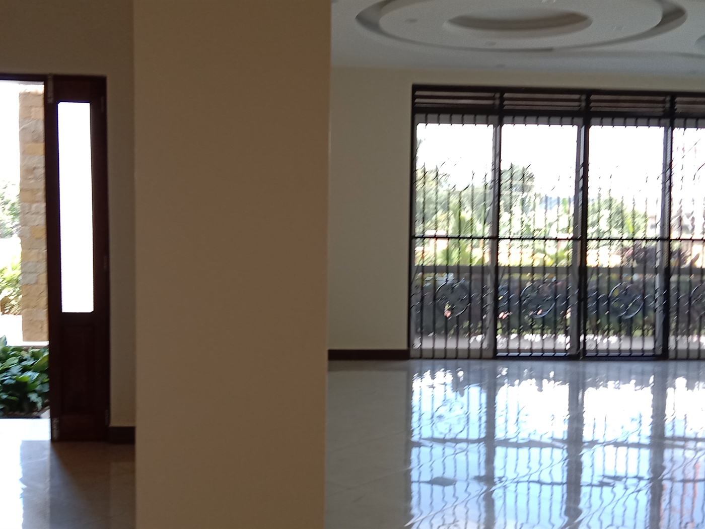 5 bedroom Storeyed house for sale in Munyonyo Kampala Uganda