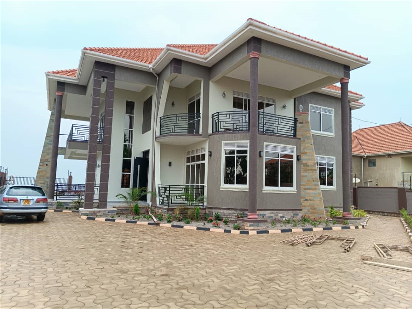 5 bedroom Storeyed house for sale in Akright Wakiso Uganda