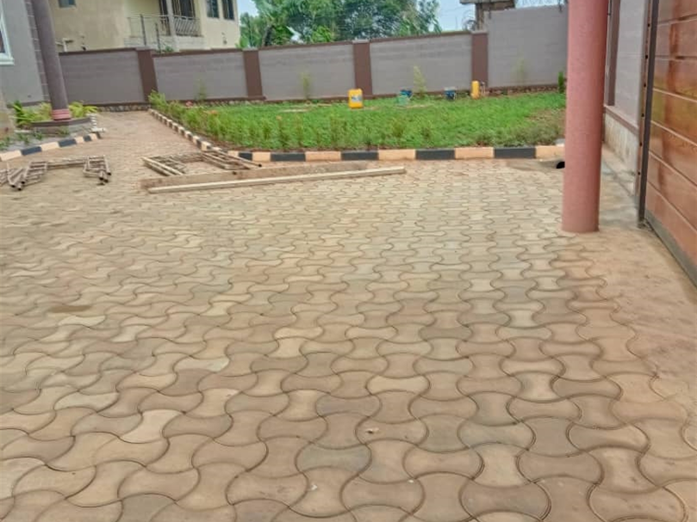 5 bedroom Storeyed house for sale in Akright Wakiso Uganda